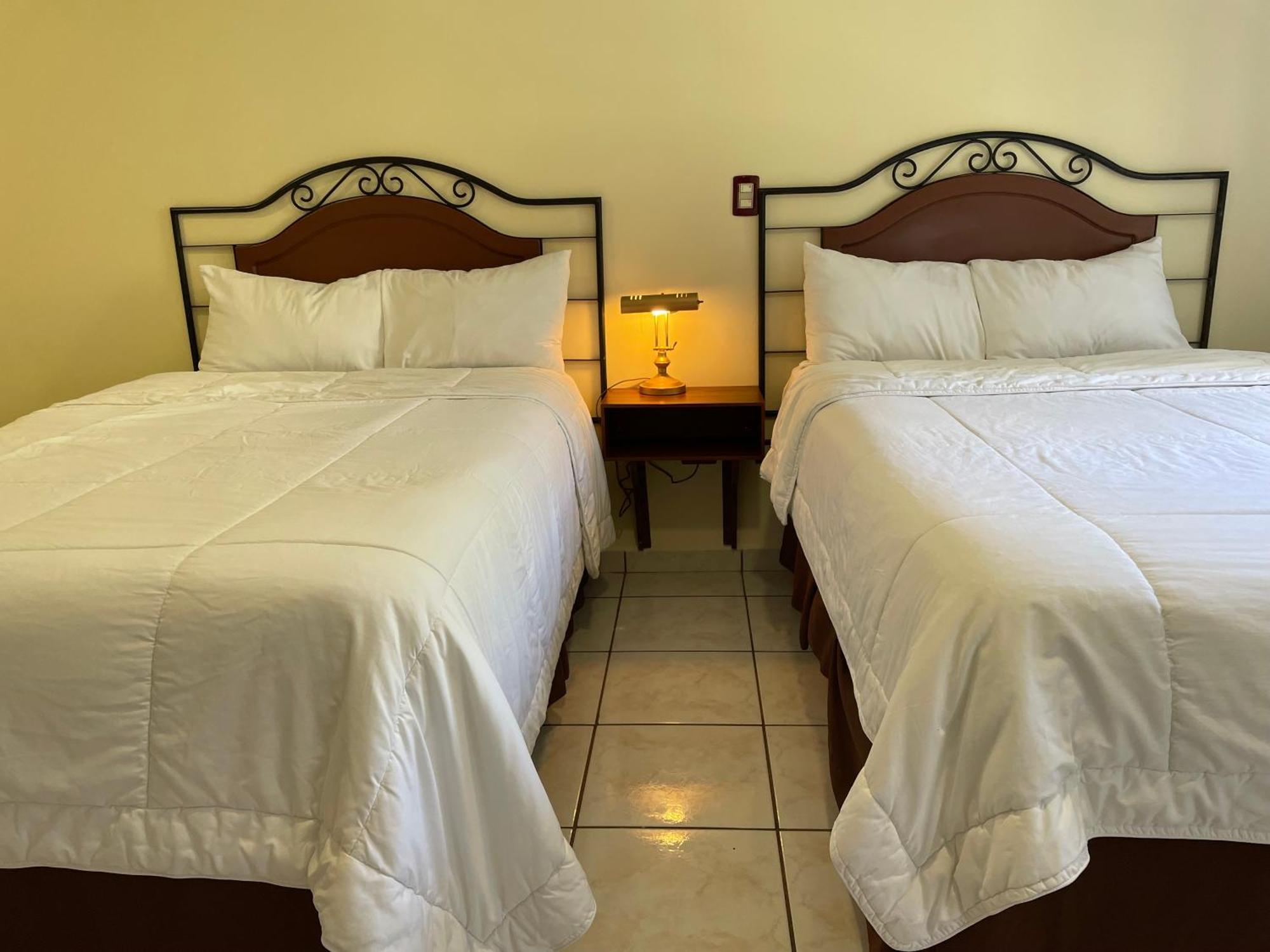 Hotel Gardenia Inn San Salvador Esterno foto